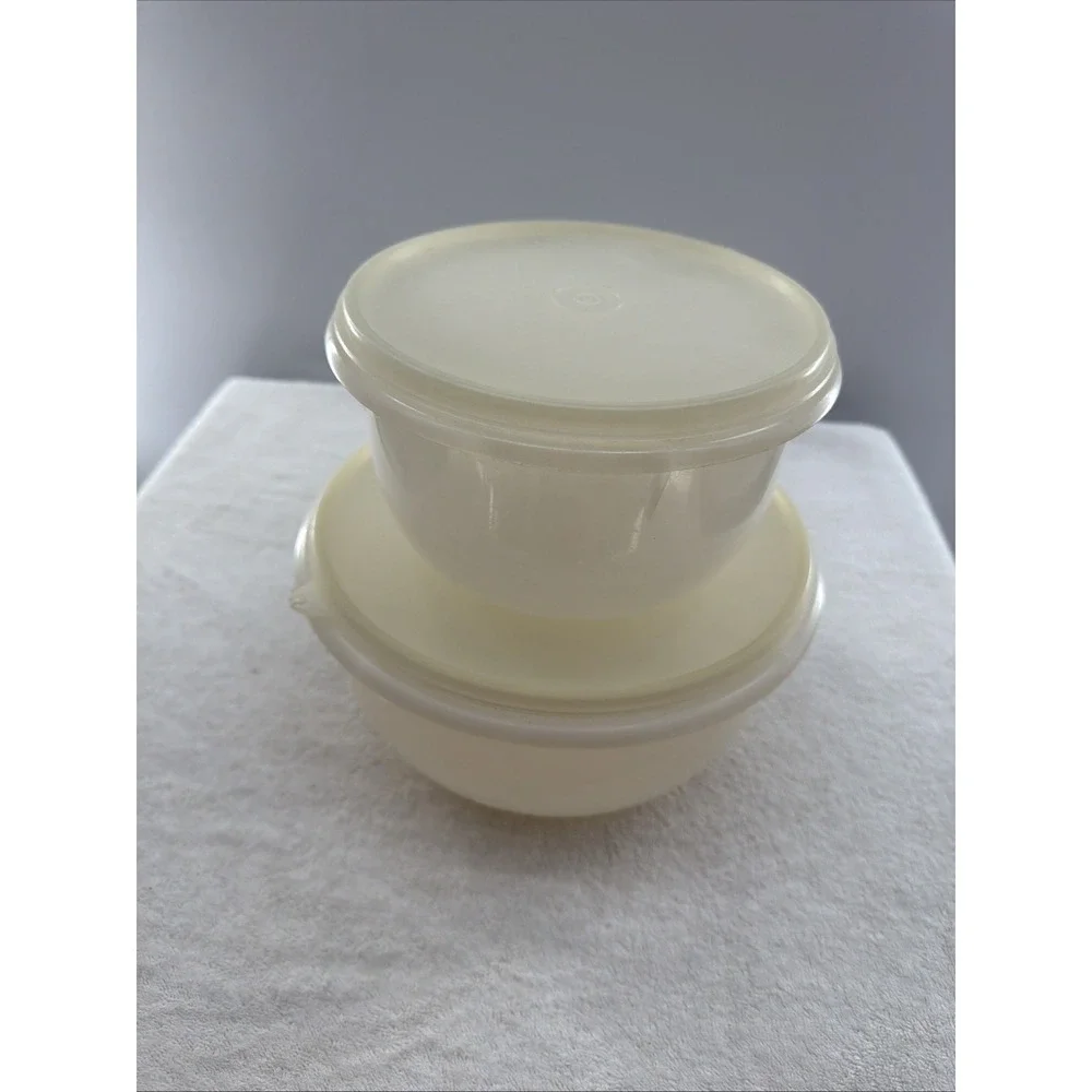 Set Of 2 Vintage Tupperware Seal Made In USA Orlando Florida. 1-271-10 1-272-4